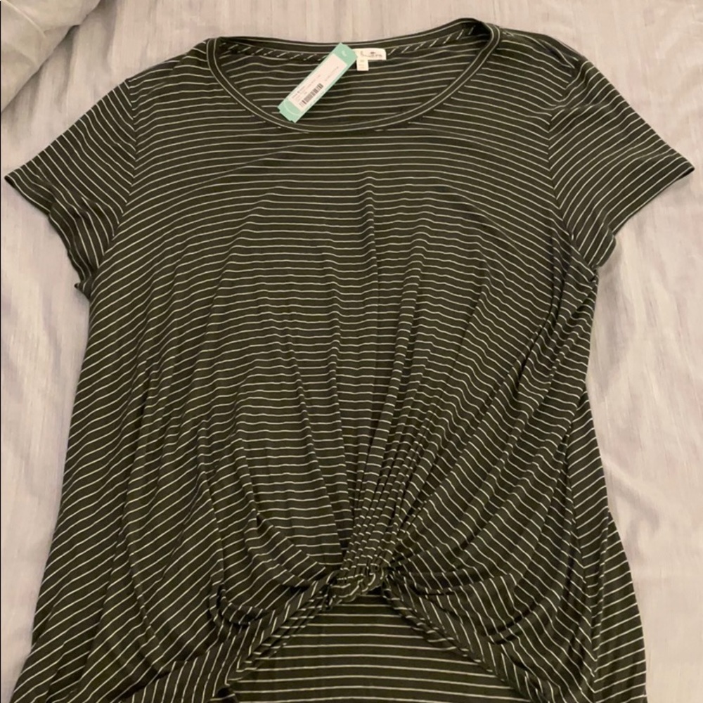 NWT stitch fix knot front knot top- olive & white